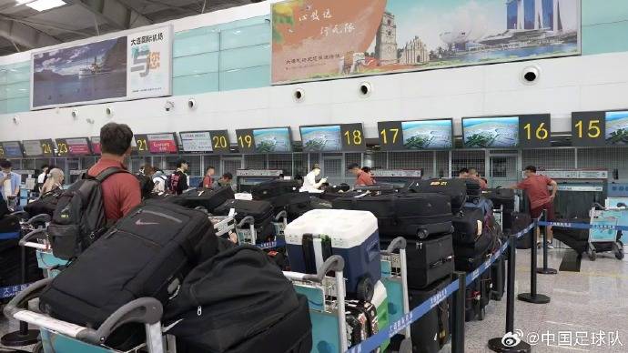 行李太多？中國國家橄欖球隊的官方回應：56件設備的具體情況如下